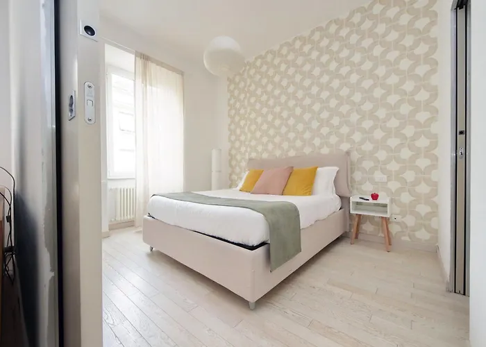 Bright Near Metro & Airport Trains Appartamento *