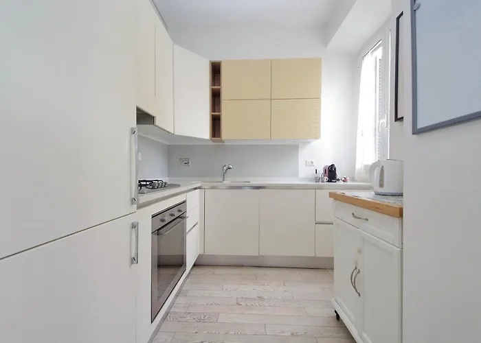Appartamento Bright Near Metro & Airport Trains